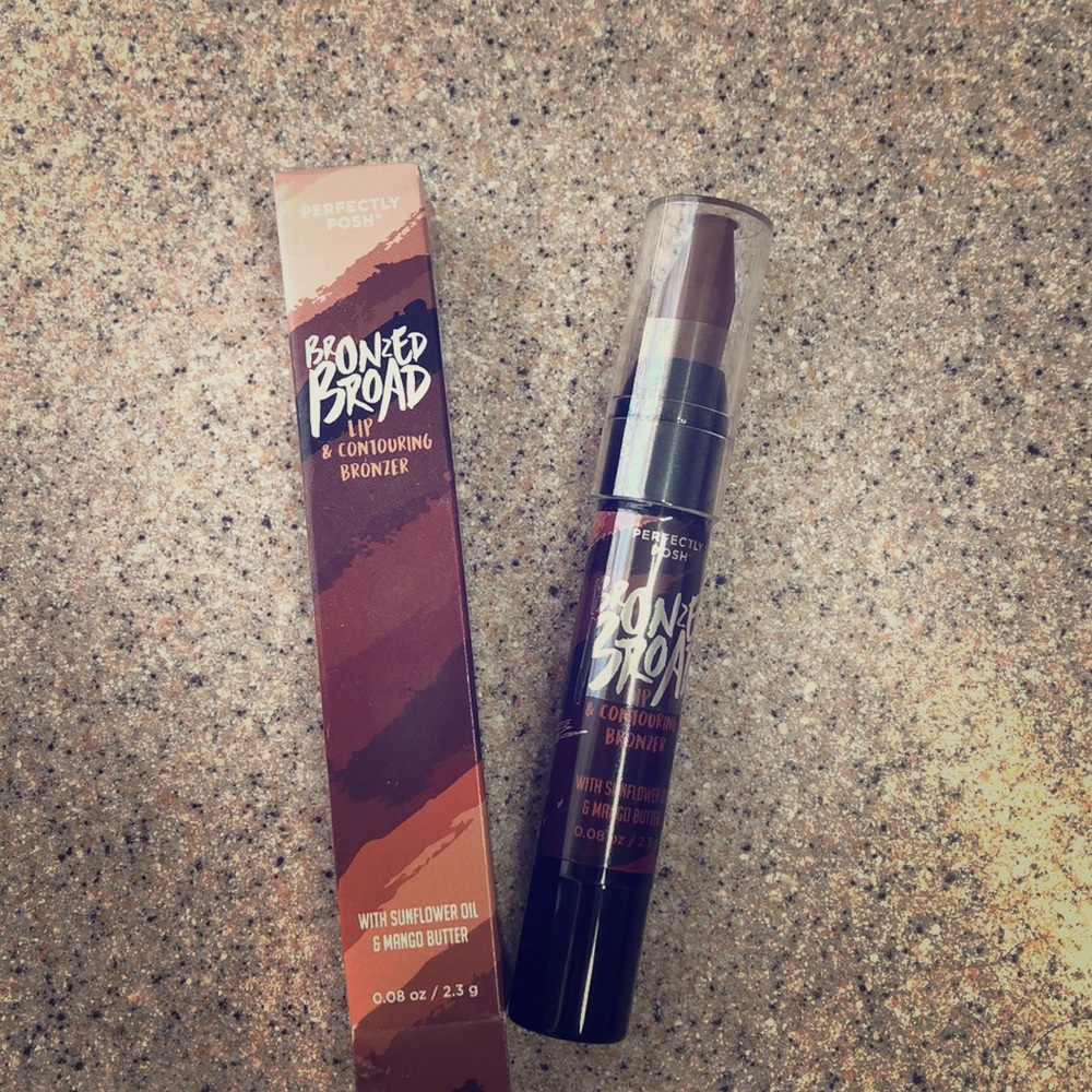 NEW Lip & Contouring Bronzer